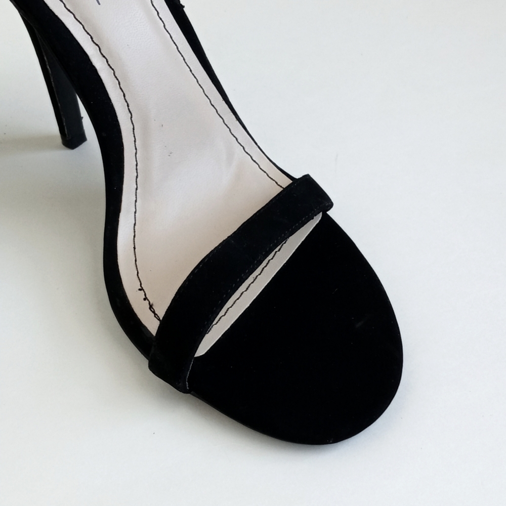 *Relisted* Anne Michelle Women's Black Velvet Cross Toe Ankle Strap 4" Heels 7.5 - Picture 4 of 11